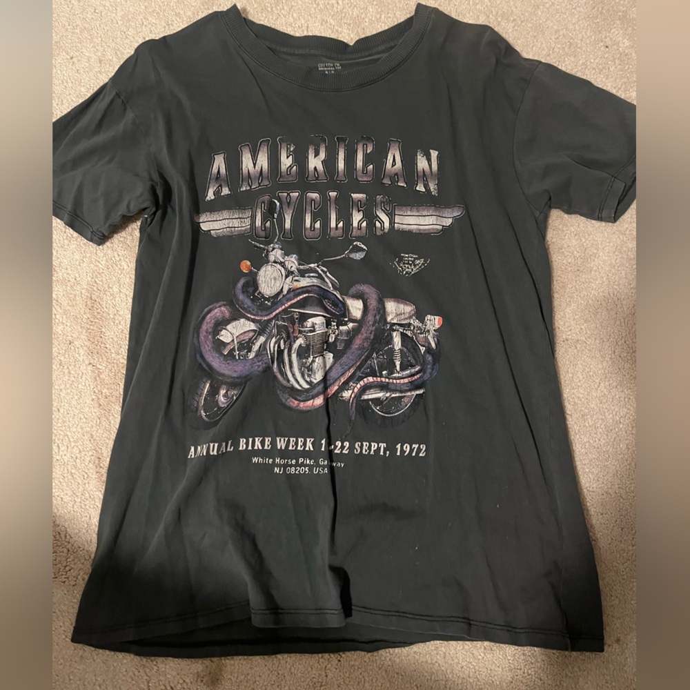 Cotton on graphic tee. Gray